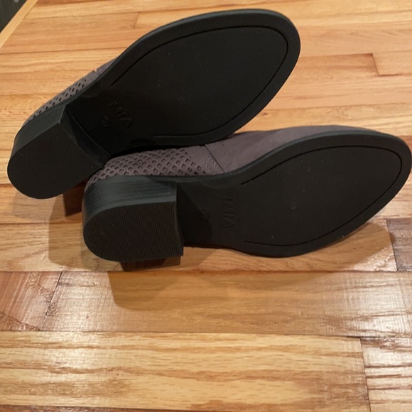 New! MIA Booties - Picture 3 of 5